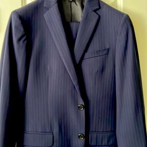 Banana Republic men’s navy suit size 38R jacket and 32x32 slim fit pants.
